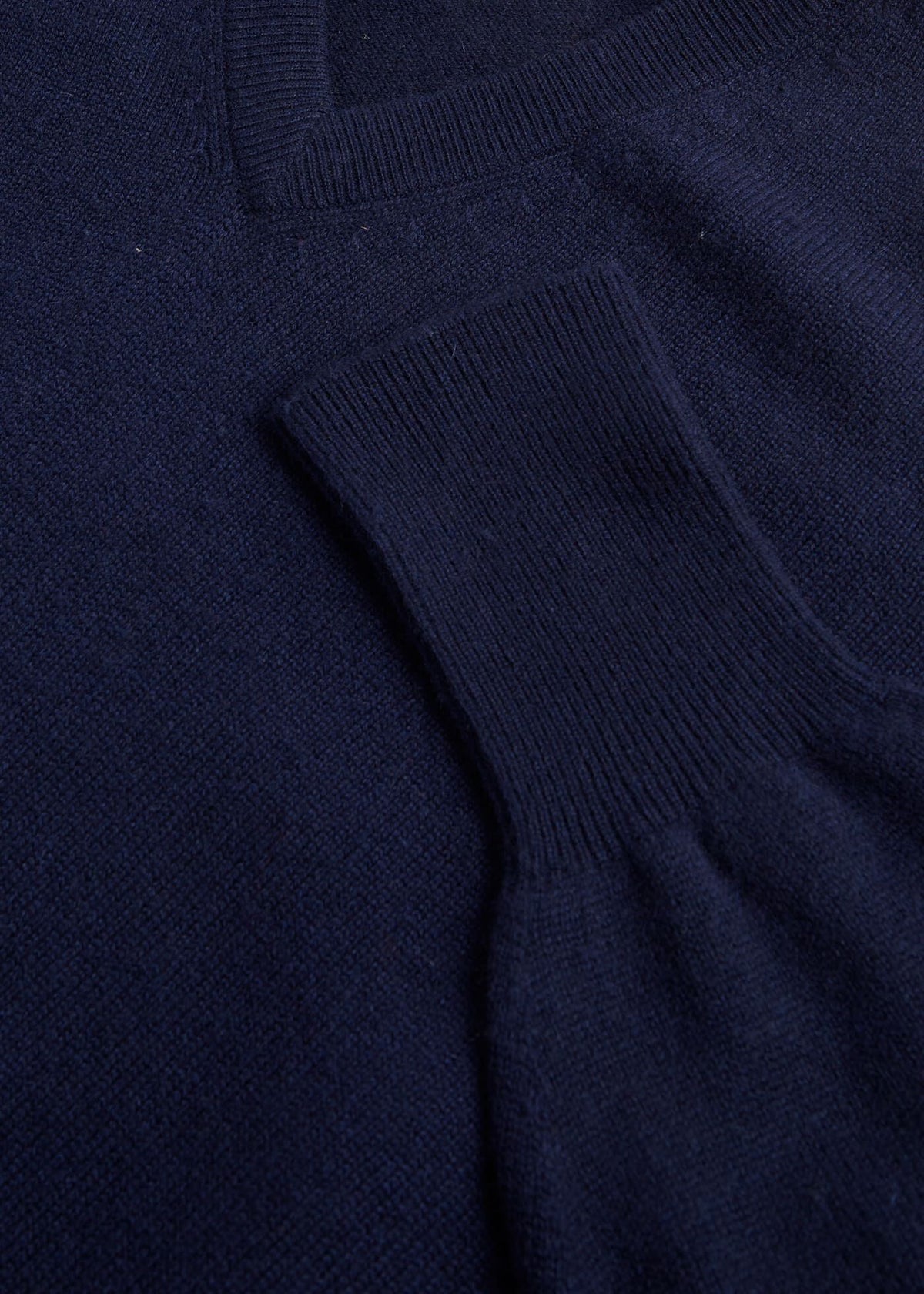 Paul Stuart Trusted | Classic Cashmere V-Neck Sweater