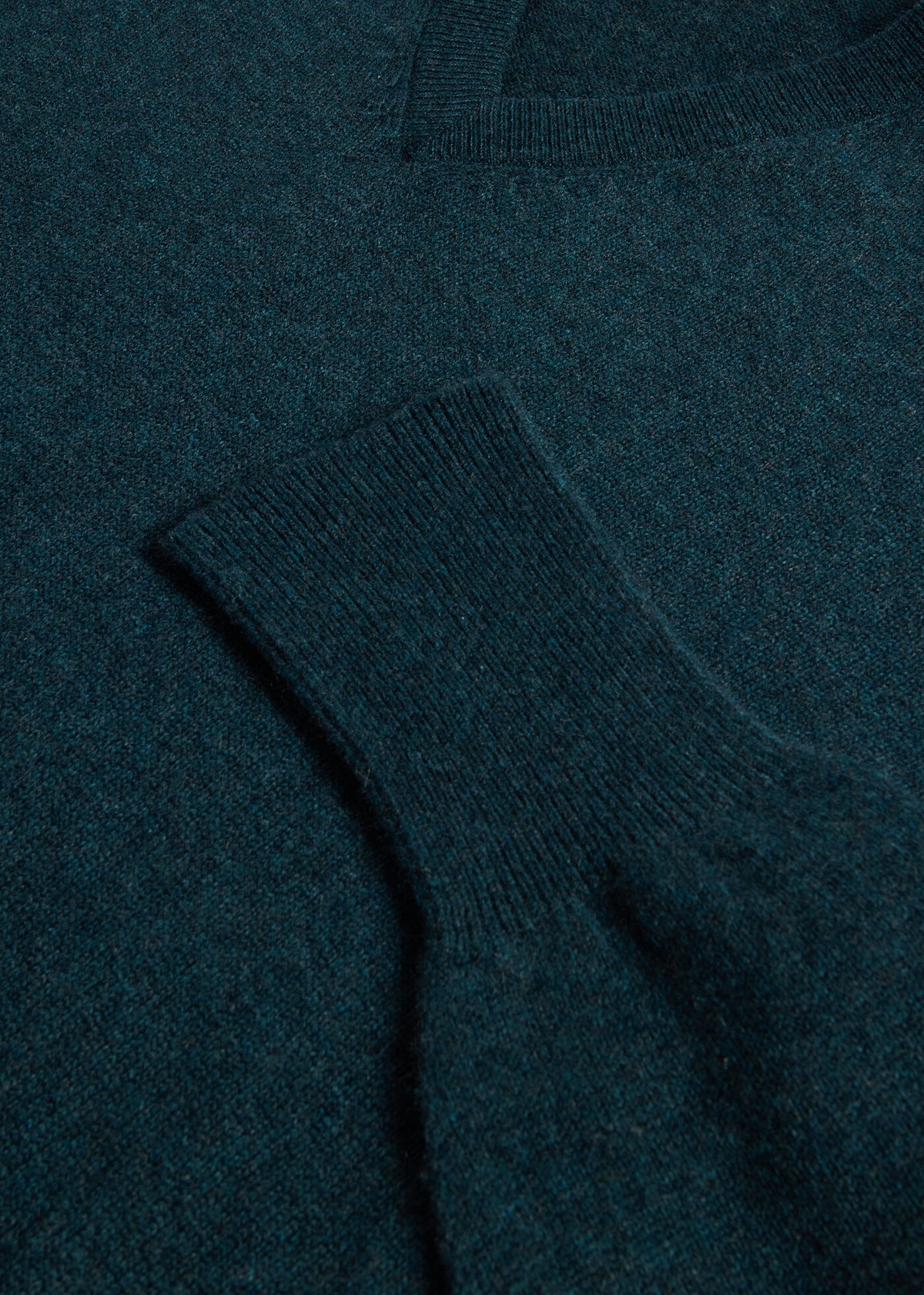 Paul Stuart Signature | Classic Cashmere V-Neck Sweater