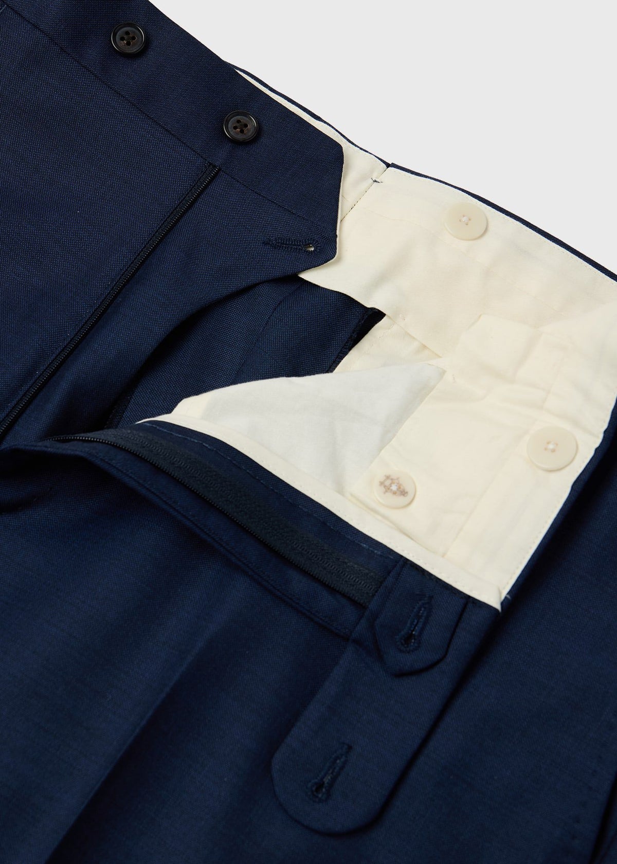 Paul Stuart Trending | Double-Breasted Suit in Wool Sharkskin
