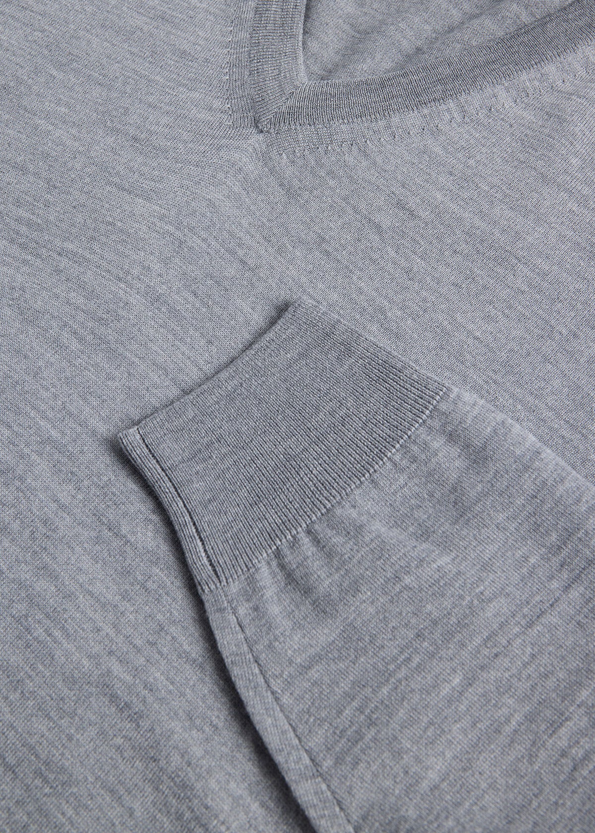 Paul Stuart Quality | Essential Merino Wool V-neck Sweater