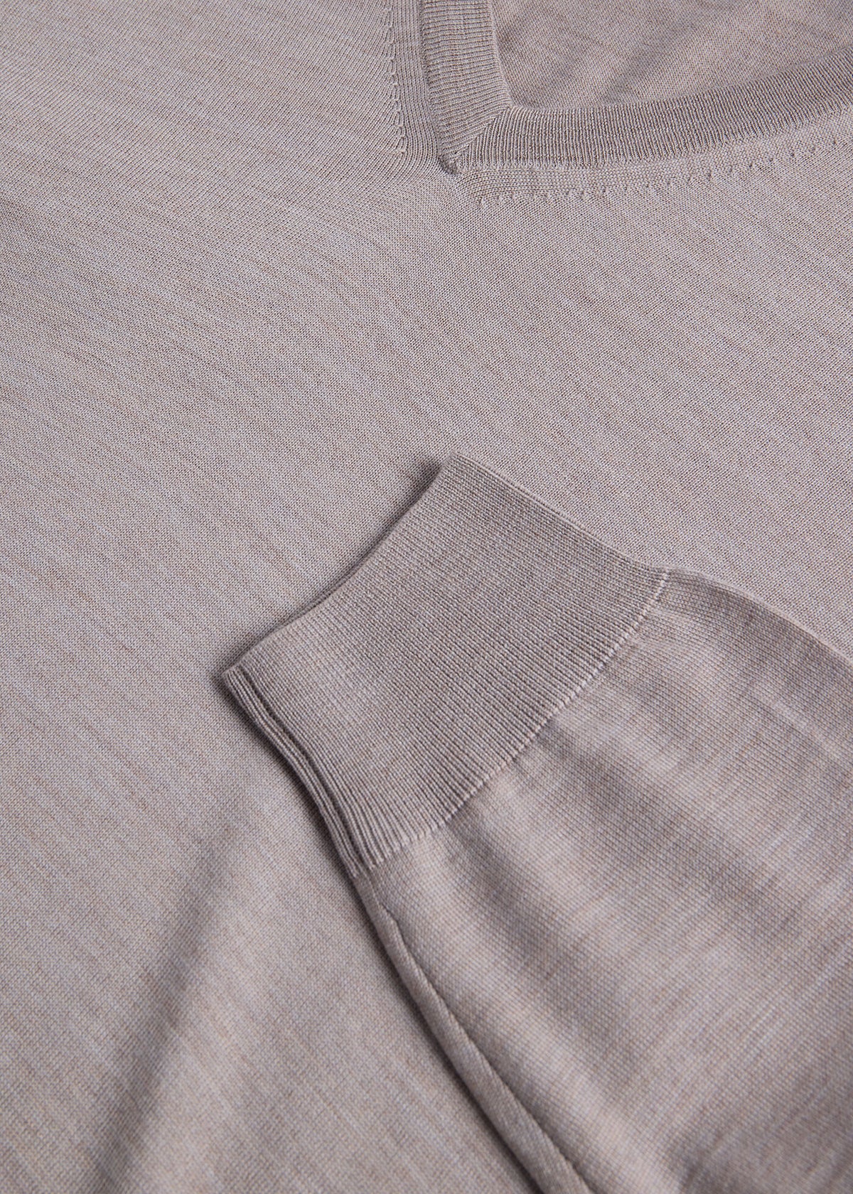 Paul Stuart Essential | Essential Merino Wool V-neck Sweater