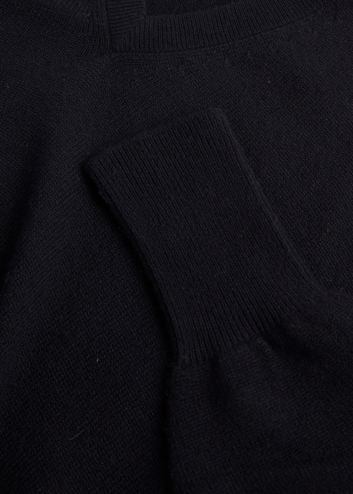 Paul Stuart Top Pick | Classic Cashmere V-Neck Sweater