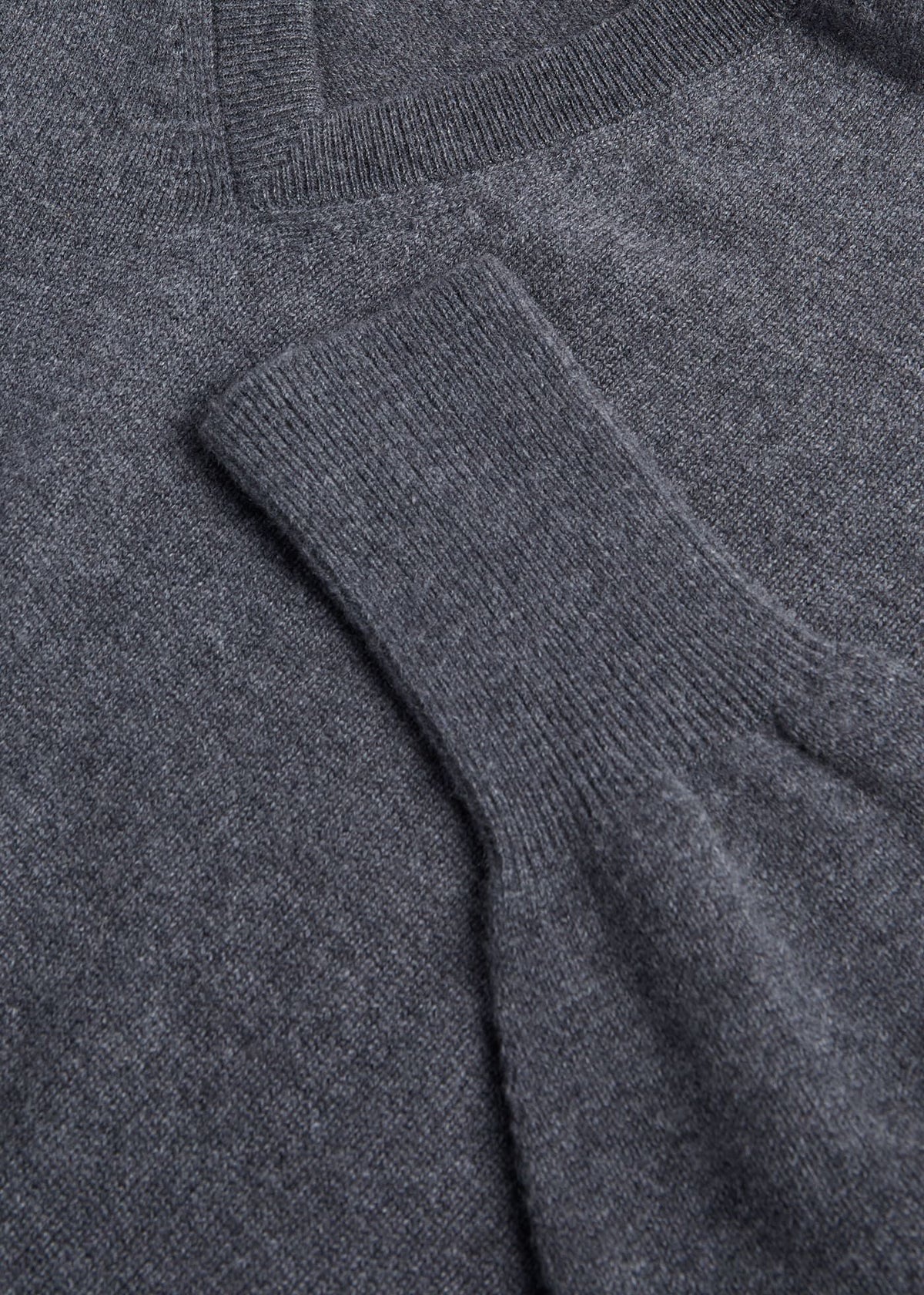 Paul Stuart Essential | Classic Cashmere V-Neck Sweater